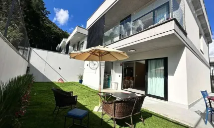 Casa à venda com 4 quartos sendo 1 suíte em condomínio, 204 m² no Comary - Teresópolis/RJ.