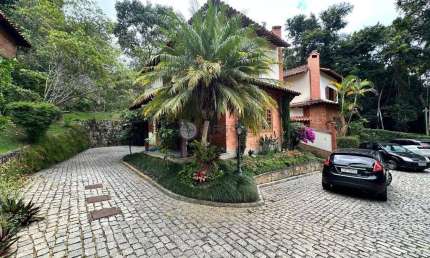 Casa à venda com 3 quartos sendo 1 suíte, 155 m² em condomínio em Quebra Frascos - Teresópolis/RJ.