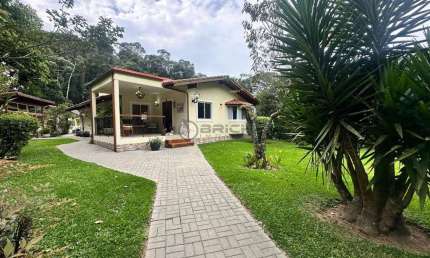 Casa à venda com 4 quartos sendo 3 suítes, 3.100 m² plano em Albuquerque - Teresópolis/RJ.