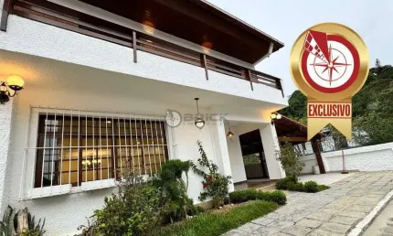 Casa para venda com 4 quartos sendo 3 suítes, 197 m²  em condomínio no Alto - Teresópolis/RJ.