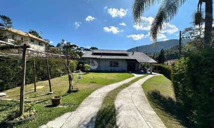 Casa à venda com 3 quartos sendo 1 suíte, 132.87 m² em Albuquerque - Teresópolis/RJ.