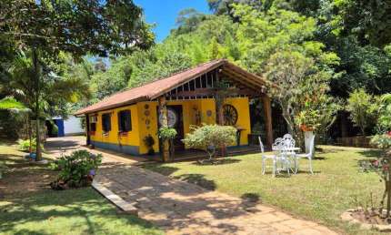 Sítio à venda com 8 quartos sendo 3 suítes, 52 mil m² de terreno na Colônia Alpina - Teresópolis/RJ.