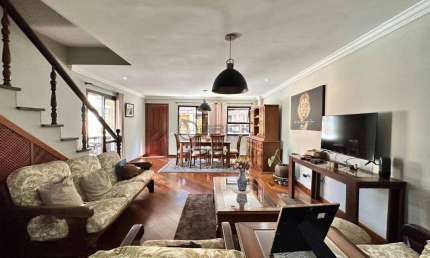 Casa à venda com 5 quartos sendo 3 suítes, 171m² no Alto - Teresópolis/RJ.