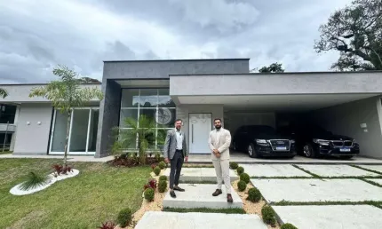 Casa em condomínio com 4 suítes, 400 m² em Quebra Frascos - Teresópolis/RJ