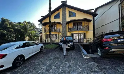 Casa em condomínio com 4 suítes no Comary - Teresópolis/RJ.