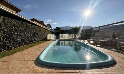 Casa linear com 2 quartos, 70 m² em condomínio em Araras - Teresópolis/RJ.