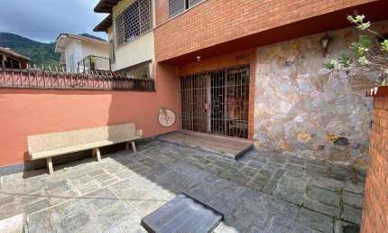 Casa com 5 quartos, 250 m²  em condomínio no Alto - Teresópolis/RJ