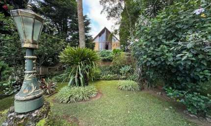 Casa em estilo chalé em condomínio no Comary - Teresópolis/RJ.