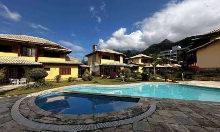 Casa com 4 suítes em condomínio no Alto - Teresópolis/RJ.