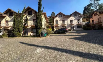 Casa à venda com 4 quartos sendo 3 suítes em condomínio no Parque do Ingá - Teresópolis/RJ.