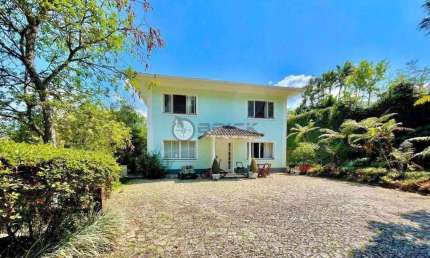 Casa com 3 quartos sendo 1 suíte, 150 m² no Parque do Imbuí - Teresópolis/RJ
