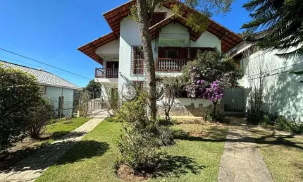 Casa em condomínio com 3 quartos sendo 2 suítes no Golfe - Teresópolis/RJ.