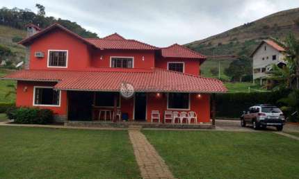 Casa para venda com 4 quartos sendo 3 suítes + dependência, 302 m² em Sebastiana - Teresópolis/RJ.