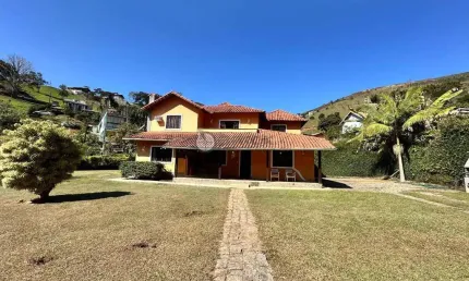 Casa para venda com 5 quartos sendo 3 suítes, 302 m² em sebastiana - teresópolis/rj.