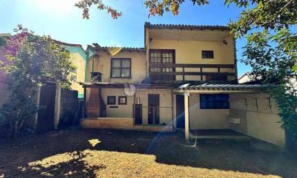 Casa para venda com 4 quartos sendo 1 suíte, 82 m² em Iucas - Teresópolis/RJ.