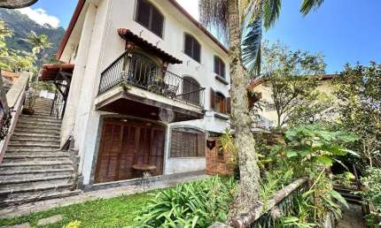 Casa para venda com 3 quartos sendo 1 suíte, 168 m² na Cascata Dos Amores - Teresópolis/RJ.