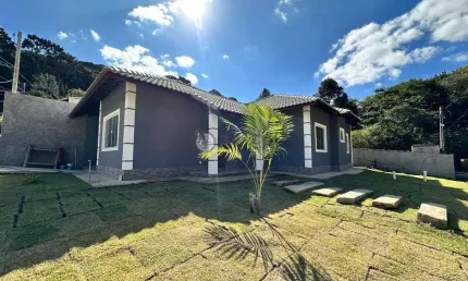Casa à venda com 3 quartos sendo 1 suíte, 128 m² em Albuquerque - Teresópolis/RJ.