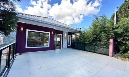 Casa para venda com 3 suítes, 150 m² em Albuquerque - Teresópolis/RJ.