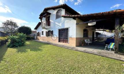 Casa á venda com 5 quartos sendo 2 suítes, 200 m² na Tijuca - Teresópolis/RJ.