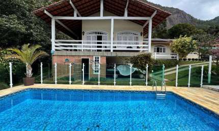 Casa à venda com 4 quartos sendo 2 suítes, com 7.000 m² de terreno no Parque Do Imbui - Teresópolis/RJ.