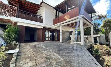 Casa à venda com 5 quartos sendo 1 suíte + dependência completa, 422 m² de terreno em Iucas - Teresópolis/RJ.