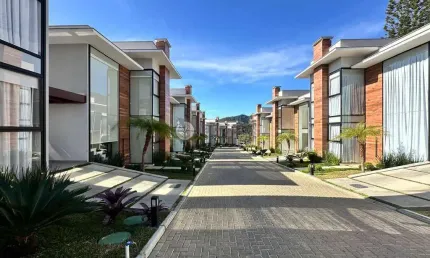Casa à venda com 4 quartos sendo 2 suítes, 151.71 m² na tijuca - teresópolis/rj.