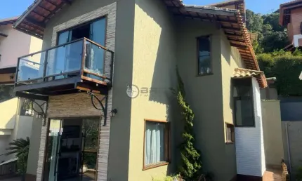 Casa à venda dentro de condomínio com 3 quartos sendo 1 suítes, 214 m² em vargem grande - teresópolis/rj.