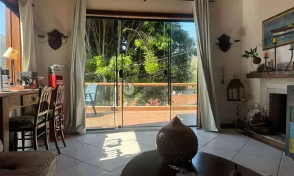 Casa para locação com 3 quartos sendo 1 suítes, 214 m² em vargem grande - teresópolis/rj.