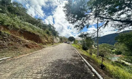Terreno à venda em condomínio, 365 m² em  albuquerque - teresópolis/rj.