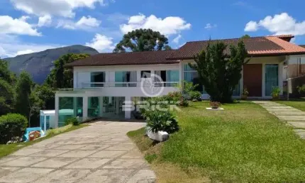Casa com 6 quartos sendo 5 suítes em condomínio na Várzea - Teresópolis/RJ.