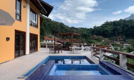 Casa com 5 quartos sendo 3 suítes no Comary - Teresópolis/RJ