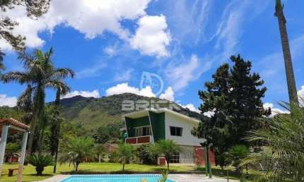 Casa com 4 quartos sendo 2 suítes na Prata dos Aredes - Teresópolis/RJ.