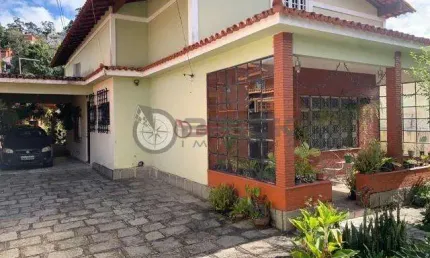 Casa independente com 3 quartos na Tijuca - Teresópolis/RJ.
