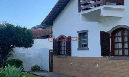Casa com 5 quartos sendo 2 suítes na Tijuca - Teresópolis/RJ.