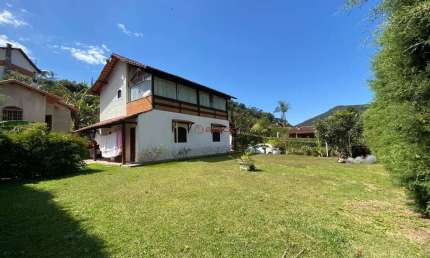 Casa com 4 quartos, 250 m², no Comary - Teresópolis/RJ.