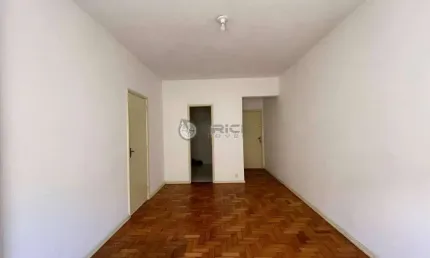 Apartamento à venda com 2 quartos + dependência, 60 m² no Alto, Teresópolis/RJ.