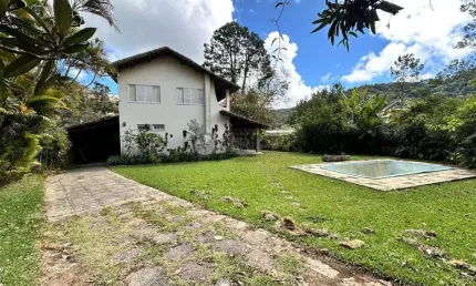 Casa independente com 3 quartos, 360 m² de terreno em albuquerque - teresópolis/rj.