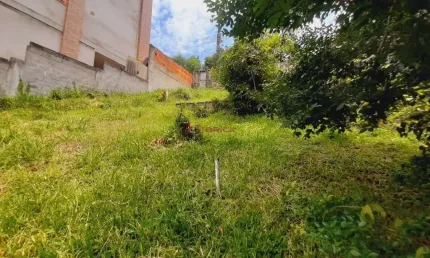 Terreno em declive com 300 m² em Iúcas - Teresópolis/RJ.