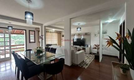 Casa com 3 quartos + um apartamento na Granja Primor - Teresópolis/RJ.