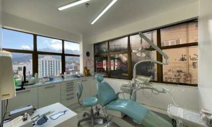 Sala comercial com 65 m² no Centro, Teresópolis/RJ.
