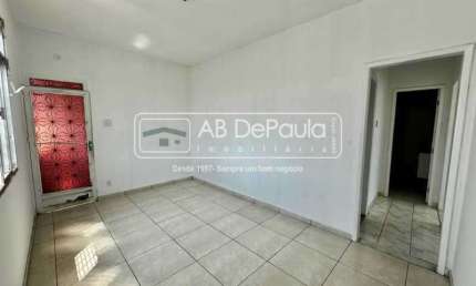 Apartamento com 2 quartos para alugar na Avenida de Santa Cruz, Realengo, Rio de Janeiro, 60 m2 por R$ 1.100