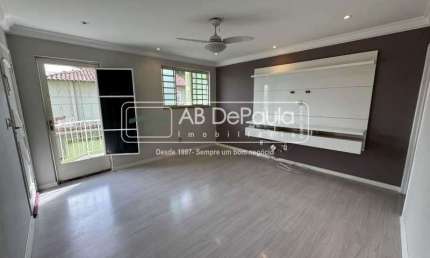 Apartamento com 2 quartos para alugar na Rua Namur, Vila Valqueire, Rio de Janeiro, 75 m2 por R$ 1.600