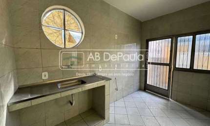 Apartamento com 3 quartos para alugar na Avenida Marechal Fontenelle, Magalhães Bastos, Rio de Janeiro, 150 m2 por R$ 1.600