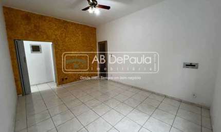 Apartamento com 4 quartos para alugar na Rua Coronel Laurênio Lago, Marechal Hermes, Rio de Janeiro, 94 m2 por R$ 1.800