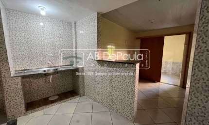Casa com 2 quartos para alugar na Rua Regência, Realengo, Rio de Janeiro, 50 m2 por R$ 900