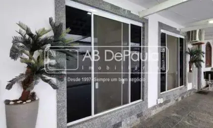 Casa com 2 quartos à venda na Rua Alves do Vale, Vila Valqueire, Rio de Janeiro, 120 m2 por R$ 380.000