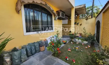 Casa com 3 quartos à venda na Rua Capistrano, Jardim Sulacap, Rio de Janeiro, 290 m2 por R$ 630.000