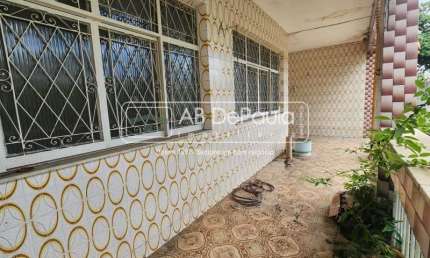 Casa com 3 quartos à venda na Rua Arcozelo, Vila Valqueire, Rio de Janeiro, 146 m2 por R$ 635.000