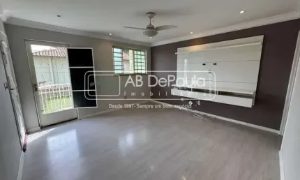 Apartamento com 2 quartos à venda na Rua Namur, Vila Valqueire, Rio de Janeiro, 75 m2 por R$ 300.000
