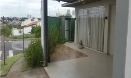 Casa de 4 dormitórios, 4 banheiros e 2 vagas de garagem